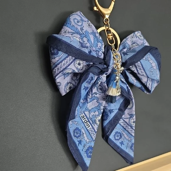 Pierre Cardin Blue Patterned Bow Keychain - Picture 6 of 7